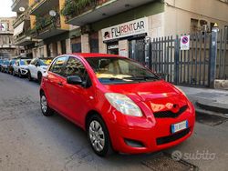Rosso Usata 2009 Toyota Yaris Tre volumi | 4600 € (Buon prezzo)