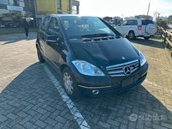 Nero Usata 2010 Mercedes A180 Avantgarde Due volumi | 2500 € (Super prezzo)