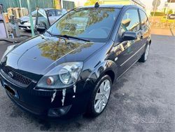 Nero Usata 2006 Ford Fiesta Ghia Due volumi | 1800 € (Buon prezzo)