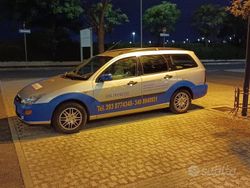 Grigio Usata 2001 Ford Focus Ghia Tre volumi | 600 € (Super prezzo)