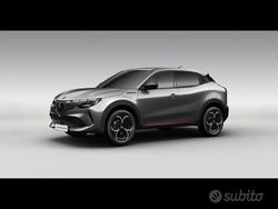 Grigio Nuova 2025 Alfa Romeo Junior Edizione Speciale SUV | 31.500 € (Cara)