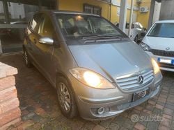 Grigio Usata 2005 Mercedes A160 Avantgarde Tre volumi | 2300 € (Buon prezzo)