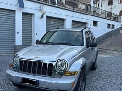 Usata 2005 Jeep Cherokee SUV | 4000 € (Ottimo prezzo)