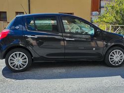 Nero Usata 2008 Renault Clio II LE Tre volumi | 4200 € (Molto cara)