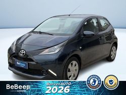 Blu metallizzato Usata 2014 Toyota Aygo X-play Due volumi | 9300 € (Molto cara)