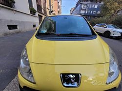 Giallo Usata 2005 Peugeot 1007 Monovolume | 3000 €