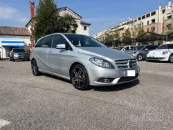 Grigio metallizzato Usata 2012 Mercedes B180 Premium Monovolume | 11.500 € (Molto cara)