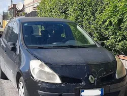 Usata 2007 Renault Clio II Tre volumi | 350 € (Super prezzo)