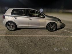 Argento Usata 2010 VW Golf VI Trendline Tre volumi | 6500 € (Buon prezzo)