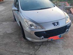 Usata 2006 Peugeot 307 Tre volumi | 600 €