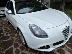 Bianco Usata 2011 Alfa Romeo Giulietta Exclusive Tre volumi | 5500 € (Molto cara)