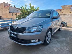 Grigio Usata 2015 Skoda Fabia Ambition Tre volumi | 7500 € (Buon prezzo)
