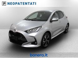 Nuova 2025 Toyota Yaris Hybrid Trend Tre volumi | 22.700 € (Buon prezzo)