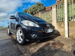 Nero Usata 2011 Mercedes A180 Tre volumi | 5000 € (Cara)