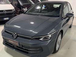 Grigio Usata 2025 VW Golf VIII Style Tre volumi | 29.950 € (Buon prezzo)