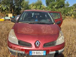Rosso Usata 2006 Renault Clio II Tre volumi | 1500 € (Buon prezzo)