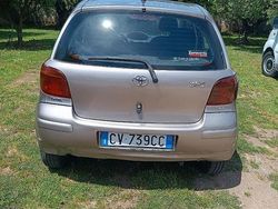 Grigio Usata 2005 Toyota Yaris Tre volumi | 1800 € (Ottimo prezzo)