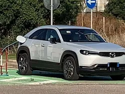 Argento Usata 2020 Mazda MX30 Exclusive SUV | 16.700 € (Buon prezzo)