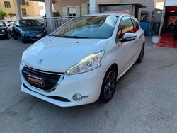 Bianco Usata 2013 Peugeot 208 Allure Due volumi | 4499 € (Buon prezzo)