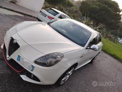 Bianco Usata 2011 Alfa Romeo Giulietta Tre volumi | 8500 € (Molto cara)