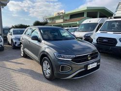 Grigio scuro metallizzato Usata 2023 VW T-Roc Life SUV | 16.990 € (Super prezzo)