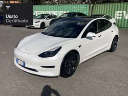 Pearl white multicoat Usata 2023 Tesla Model 3 Tre volumi | 31.600 € (Buon prezzo)