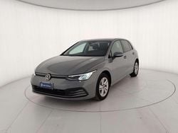 Grigio Usata 2021 VW Golf VIII Life Tre volumi | 19.300 € (Buon prezzo)