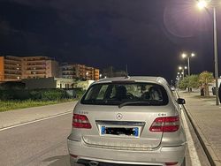 Grigio Usata 2009 Mercedes 200 Due volumi | 3800 €