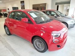 Rosso Usata 2024 Fiat 500e Red Tre volumi | 18.890 € (Buon prezzo)