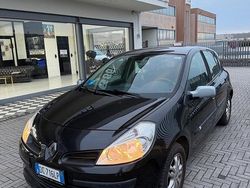 Nero Usata 2006 Renault Clio II Luxe Tre volumi | 2450 € (Buon prezzo)