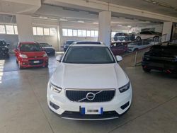 Bianco Usata 2020 Volvo XC40 Momentum SUV | 19.700 € (Buon prezzo)