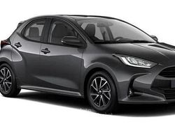 Grigio Nuova 2025 Toyota Yaris Hybrid Lounge Tre volumi | 26.500 € (Buon prezzo)