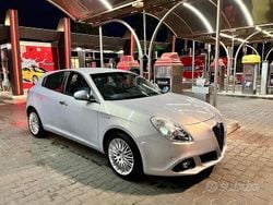 Usata 2014 Alfa Romeo Giulietta Due volumi | 6300 € (Buon prezzo)