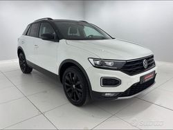 Pure white tetto nero Usata 2021 VW T-Roc Style SUV | 23.900 € (Buon prezzo)