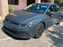 Grigio Usata 2020 VW Golf VIII Life Tre volumi | 22.500 € (Buon prezzo)
