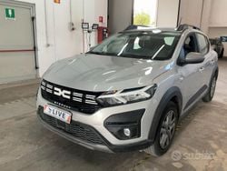 Grigio Usata 2023 Dacia Sandero Expression Tre volumi | 13.900 € (Buon prezzo)