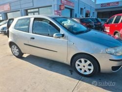 Grigio Usata 2003 Fiat Punto Active Tre volumi | 1650 € (Buon prezzo)