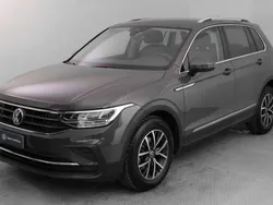 Grigio scuro metallizzato Usata 2021 VW Tiguan Life SUV | 26.900 € (Cara)
