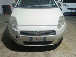 Bianco Usata 2011 Fiat Grande Punto S Due volumi | 1999 € (Super prezzo)