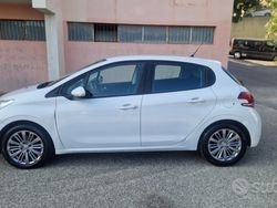 Bianco Usata 2016 Peugeot 208 Due volumi | 5200 € (Super prezzo)