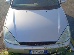 Grigio Usata 2000 Ford Focus Zetec Tre volumi | 700 € (Ottimo prezzo)
