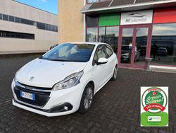 Bianco Usata 2016 Peugeot 208 Active Due volumi | 6490 € (Buon prezzo)