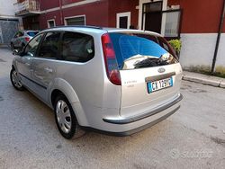 Grigio Usata 2005 Ford Focus Station wagon | 1499 € (Buon prezzo)