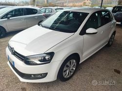 Bianco Usata 2012 VW Polo Comfortline Tre volumi | 5900 € (Buon prezzo)