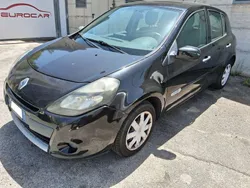 Nero Usata 2011 Renault Clio II Dynamique Tre volumi | 2999 € (Super prezzo)