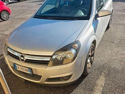 Grigio Usata 2004 Opel Astra Tre volumi | 1150 € (Ottimo prezzo)