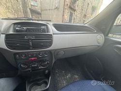 Grigio Usata 2002 Fiat Punto Tre volumi | 850 € (Super prezzo)