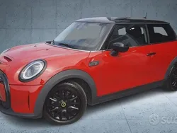 Rosso / pastello Usata 2021 Mini Cooper SE Classic Due volumi | 16.500 € (Ottimo prezzo)