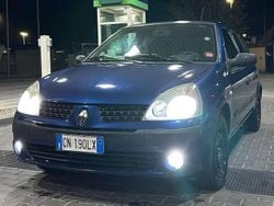Blu/azzurro Usata 2005 Renault Clio II Tre volumi | 2250 € (Cara)