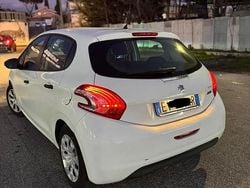 Usata 2015 Peugeot 208 Due volumi | 3499 € (Super prezzo)
